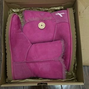 Ugh Bailey Button Pink Size 8